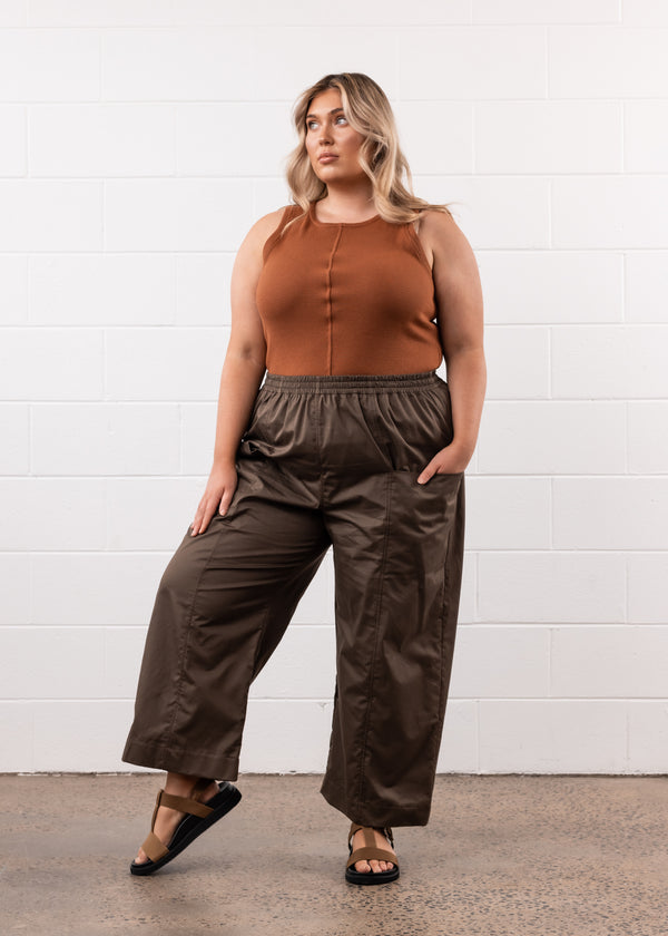 Core Pant in Khaki