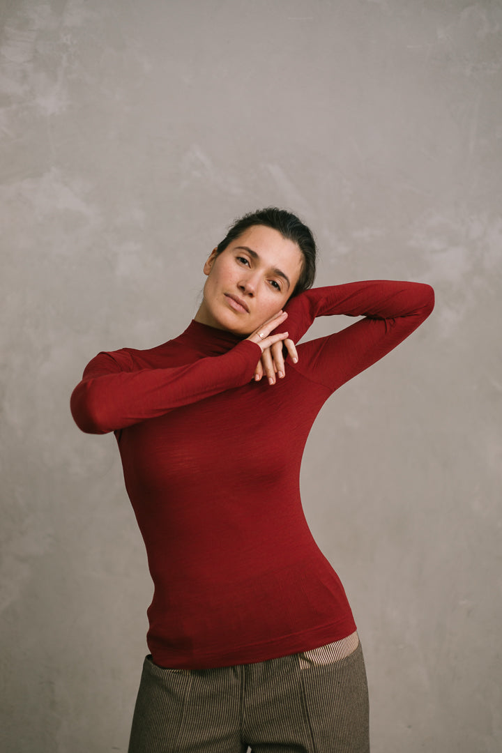 Merino Turtleneck in Crimson