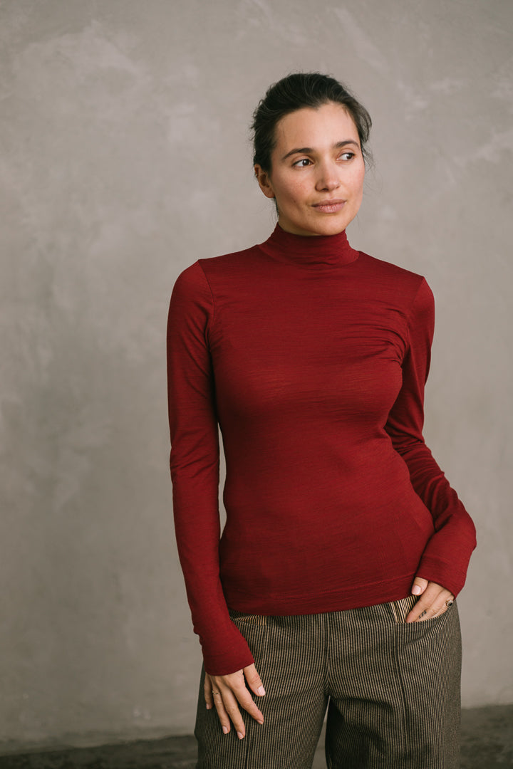 Merino Turtleneck in Crimson
