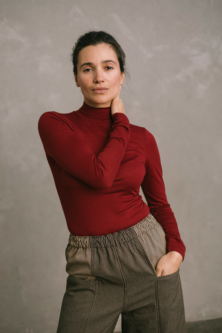 Merino Turtleneck in Crimson