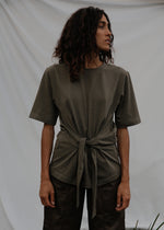 Load image into Gallery viewer, Tie Tee in Khaki
