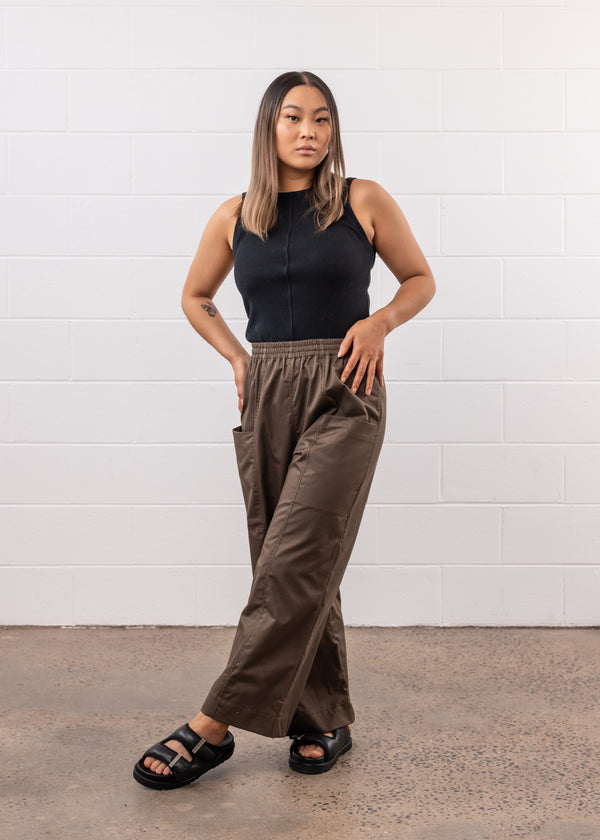 Core Pant in Khaki