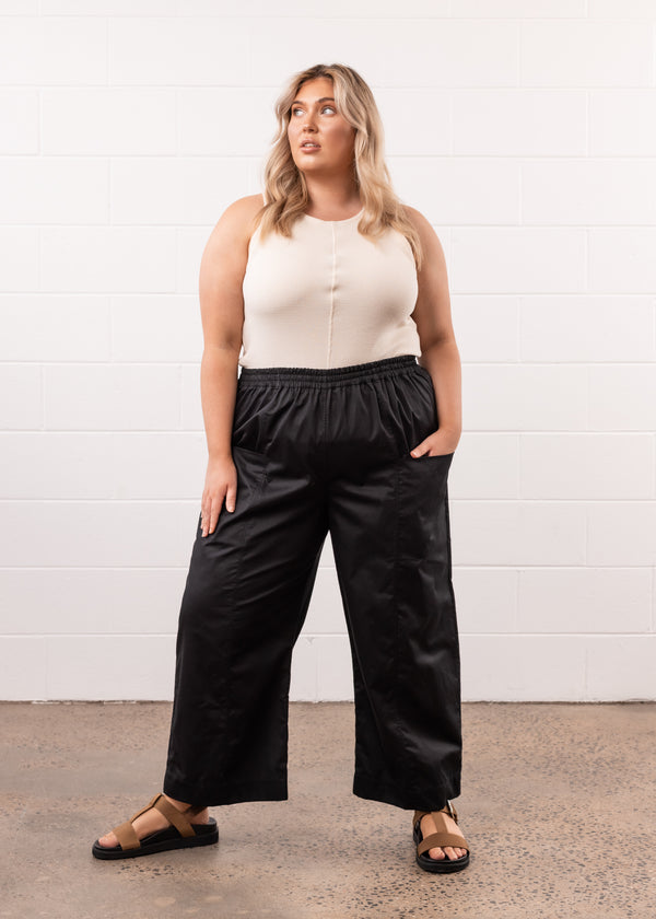 Core Pant in Black
